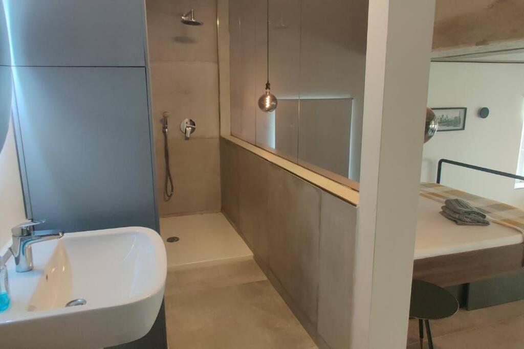 No 60, 3Rd Floor, Centrally Located, Fully Equipped Studio Apt Флориана Экстерьер фото